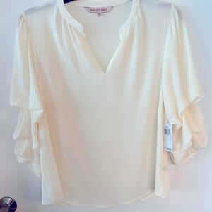 Willow Drive ladies blouse with ruffled sleeves